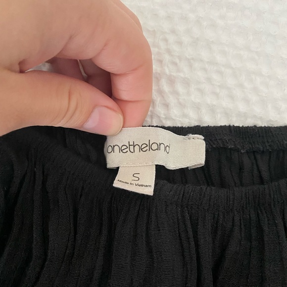 Onetheland black off the shoulder top - Picture 3 of 6